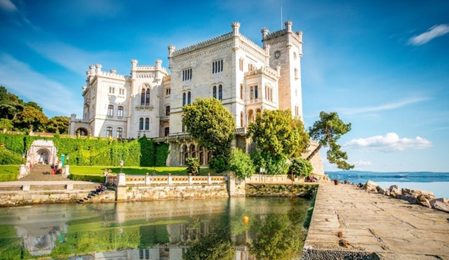 Private walking tour of Trieste with an expert local guide