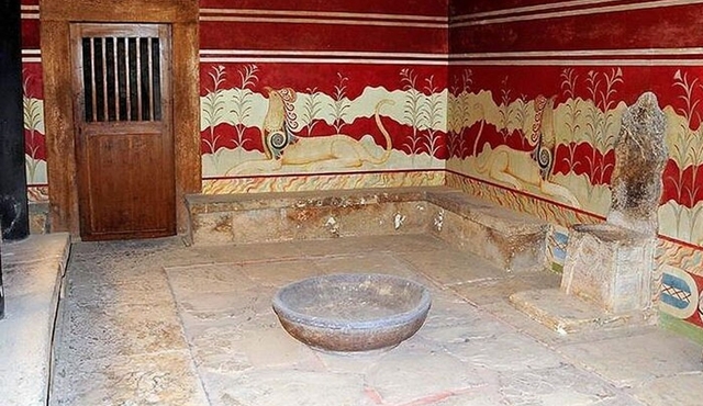 Crete: Knossos Palace & Archaeological Museum Small‐Group Tour