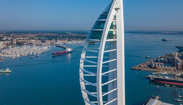 Portsmouth and Spinnaker Tower by Rail Tour from London