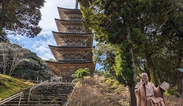 Historical Tour From Kanazawa: Beaches, Temples & Aliens in Hakui