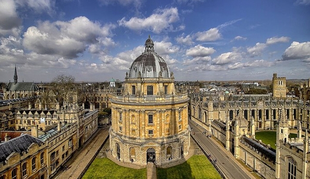 Oxford Walking Tour With Private Transport From London