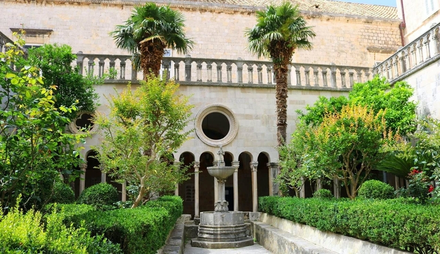Dubrovnik private tour with the Old Pharmacy entrance