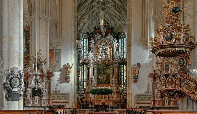Graz: Top Churches Private Walking Tour with Guide