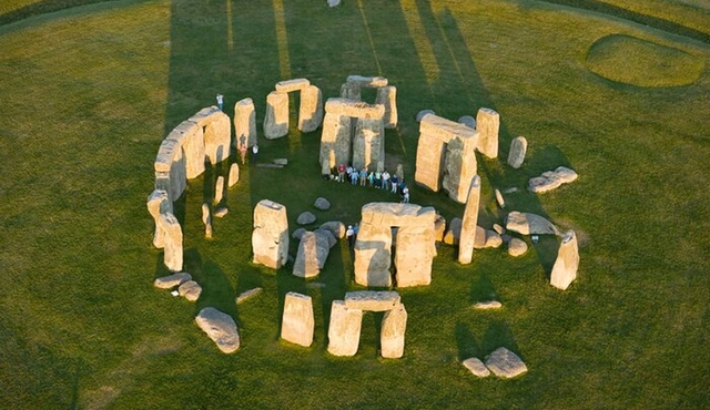Stonehenge, Salisbury Cathedral Early‐Access Tour From London