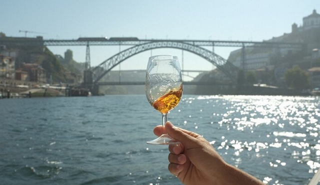 Porto Private Boat Cruise with Port Wine and Snacks