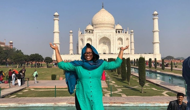 Taj Mahal Private Sunrise Tour from Delhi Including Guide Breakfast & Entrance
