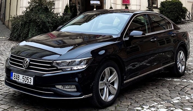 Private ROUND‐TRIP to and from ČESKÝ KRUMLOV(UNESCO Heritage)by LIMOUSINE 3+1pax