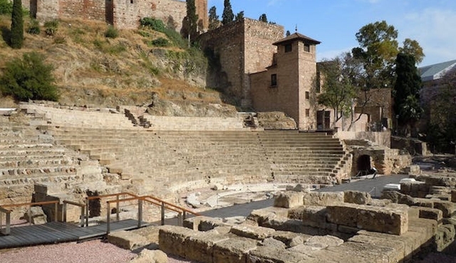 Malaga guided tour with Alcazaba, Roman Theater and Cathedral