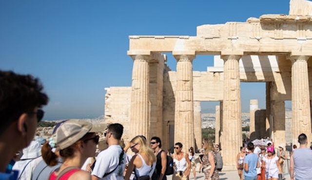 Athens: Guided City Walking Tour