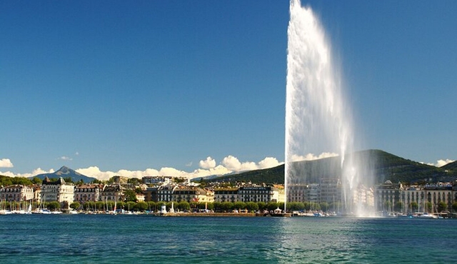 Geneva Small‐Group Sightseeing Cruise with Wine and Aperitifs
