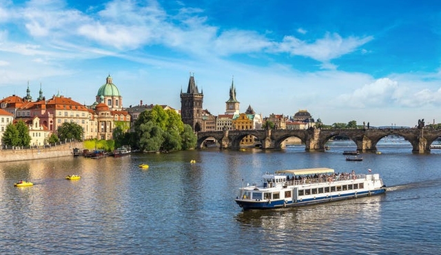 Das Beste von Prag zu Fuß und mit dem Bus, inklusive Flussfahrt und Prager Burg