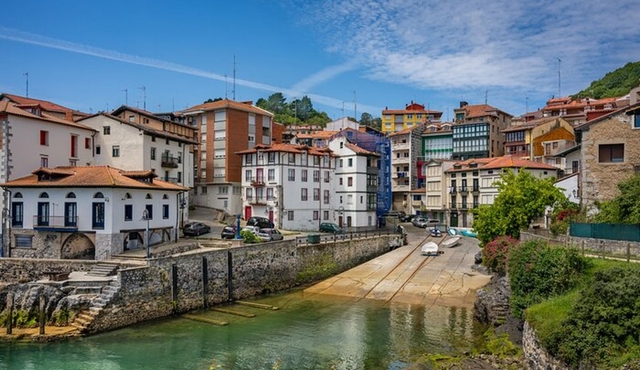 From Bilbao: Gaztelugatxe, Bermeo, Mundaka, And Gernika