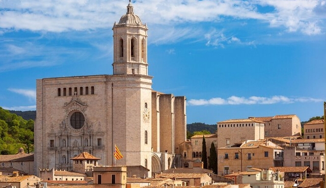 Hello Girona: Private 2‐Hour Intro City Walk with Local Guide