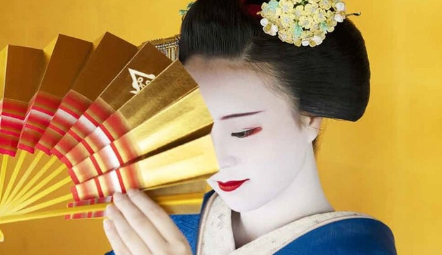 Kyoto: Geiko and Maiko Dance and Gion Kagai Art Museum Visit