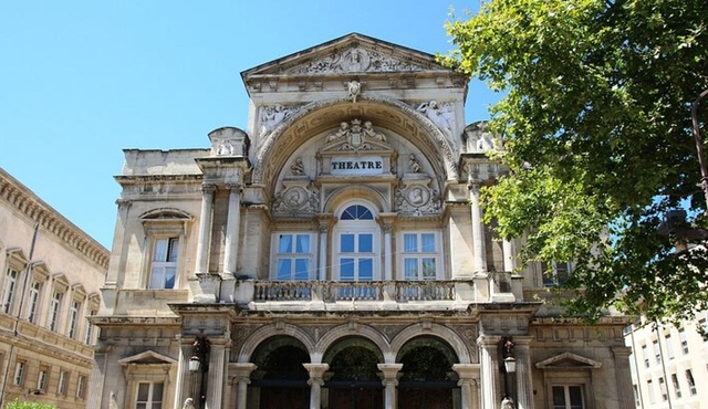 Avignon Old Town Private Historic Walking Tour