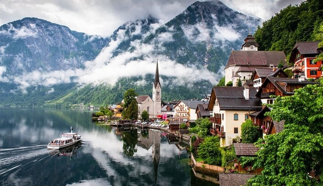 Hallstatt and Salzburg Full‐Day Guided Tour from Vienna