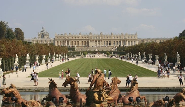 Visit Monet’s Giverny and Versailles in one day