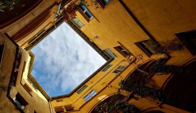 Private Historical Tour of Lyon: Curiosities and Secrets