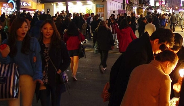 Alternative Seoul: A Self‐Guided Audio Tour