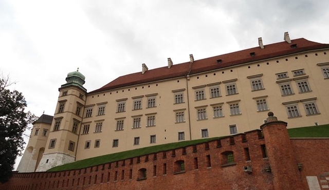 Krakow: Wawel Castle Guided Tour