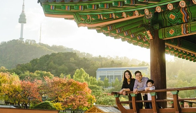 Private Vacation Photography Session with Local Photographer in Seoul