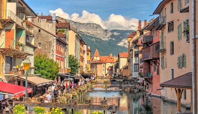 Annecy Scavenger Hunt and Highlights Self‐Guided Tour