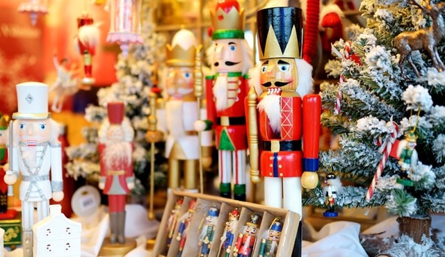 Unusual track game on Christmas markets in Amiens