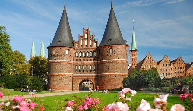 Private Tour of the Holstentor Museum and Historic Lubeck