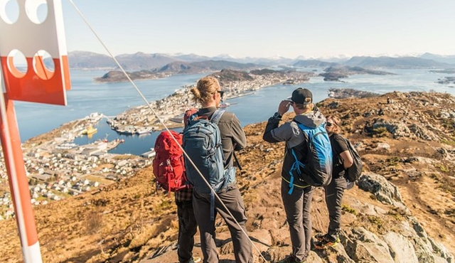 Alesund Sea Kayak and Hike Small‐Group Tour with Lunch