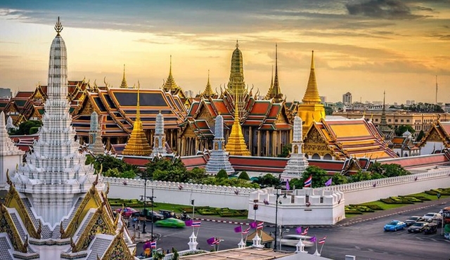 Bangkok: Grand Palace and Emerald Buddha Tour