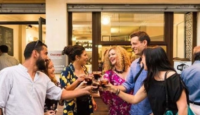 Tapas crawl tour in Seville