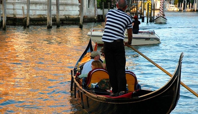 Venice: Secrets of Venice Private Gondola Canal Tour