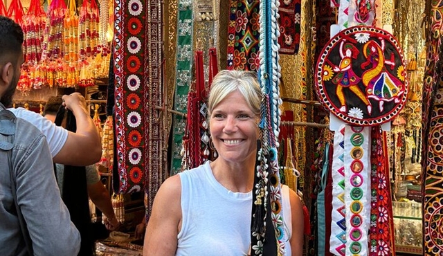 3‐Hour Mumbai Markets, Temples & Street Food Experience