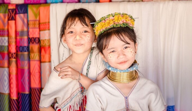 Chiang Rai Temples and Long Neck Village Day Trip from Chiang Mai