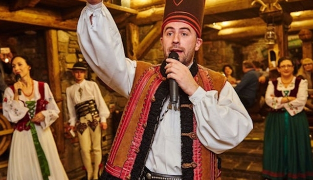 Krakow: Private Polish Folk Show & Dinner
