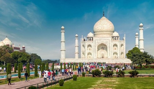 New Delhi Taj Mahal Entry Ticket Guided Tour with Hotel Transfer
