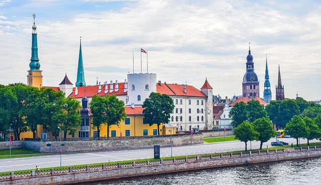Guided Walking Tour in Riga