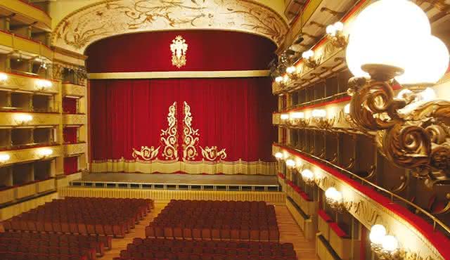 威尔第剧院 (Teatro Verdi)