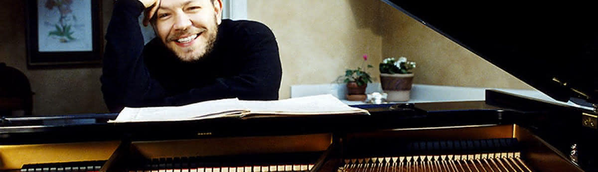 Özgür Aydin, piano