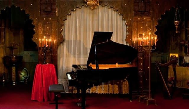 Concierto a la luz de las velas en la iglesia de San Efrén: Liszt, Satie, Beethoven