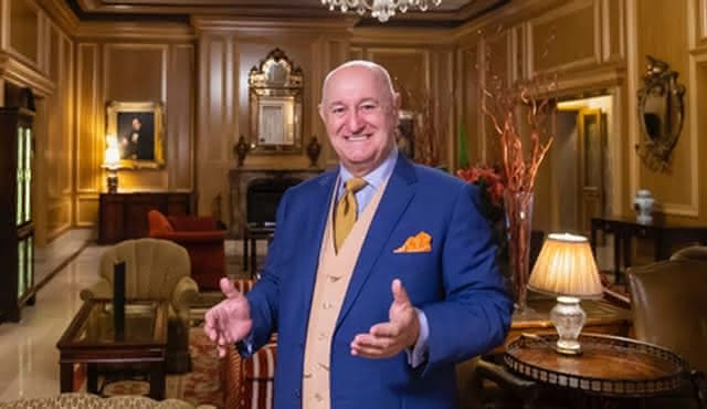 Kouzelník Gentleman v hotelu Sir Stamford Circular Quay