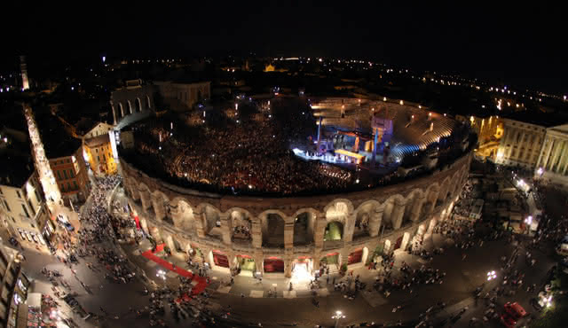 维罗纳圆形竞技场 (Arena di Verona)