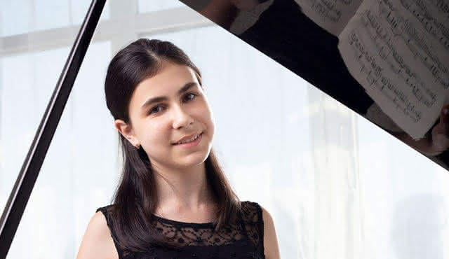 Alexandra Dovgan: Piano at Théâtre des Champs‐Elysées