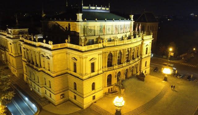 Concerto di gala nel Rudolfinum — la sede dell'Orchestra Filarmonica Ceca