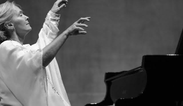 Elizabeth Sombart toca Chopin: Igreja de Saint‐Julien‐le‐Pauvre