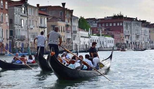 Gondola Serenade and romantic dinner
