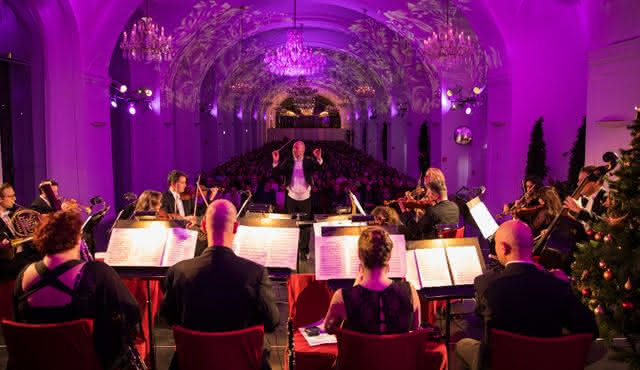 Schloss Schönbrunn: Weihnachtsmarkt, Schlossbesichtigung und Konzert