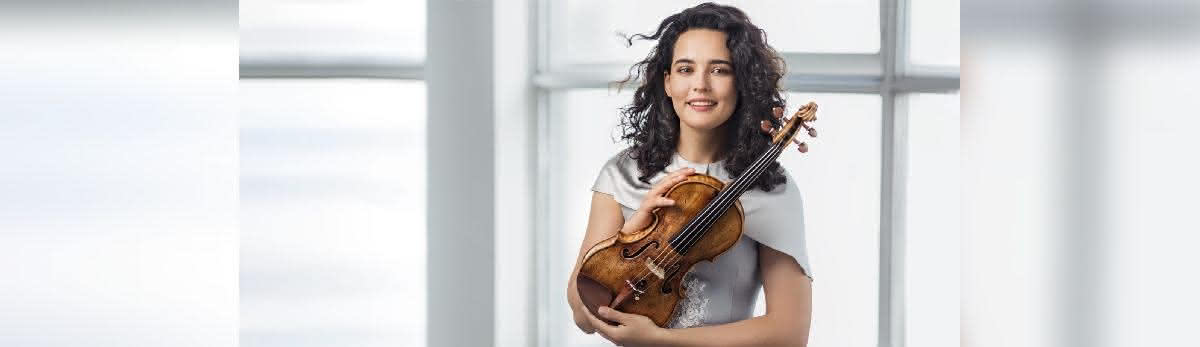 Alena Baeva plays Mendelssohn's Violin Concerto