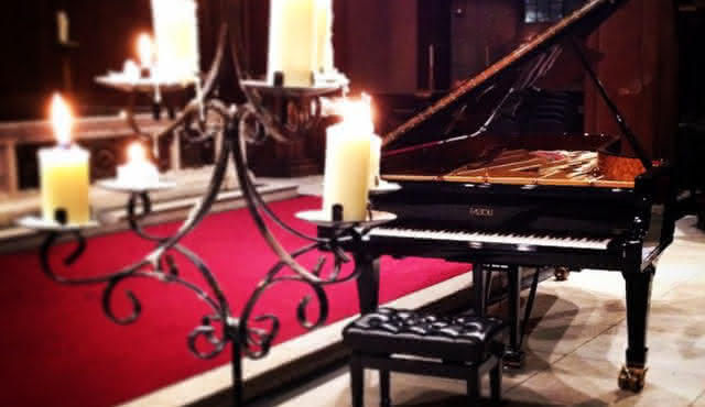 Chopin und Champagner bei Kerzenschein in London