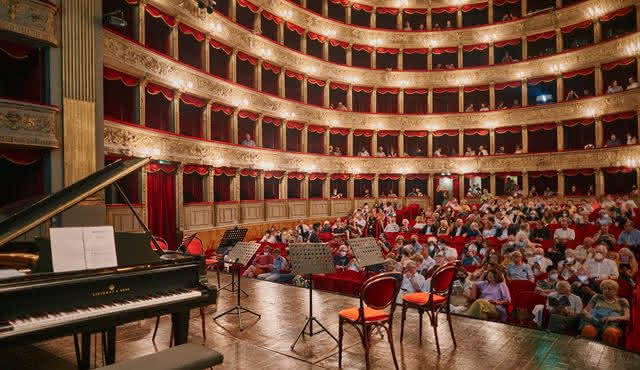 罗马室内音乐节：科普兰、马内斯金等